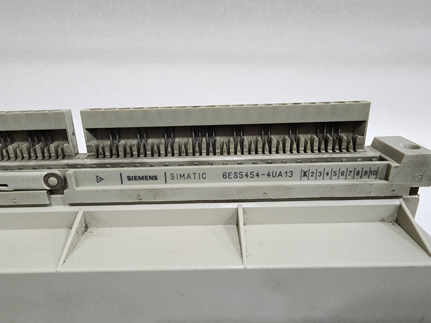 SIEMENS SIMATIC 6ES5 454-4UA13 DIGITAL OUTPUT MODULE