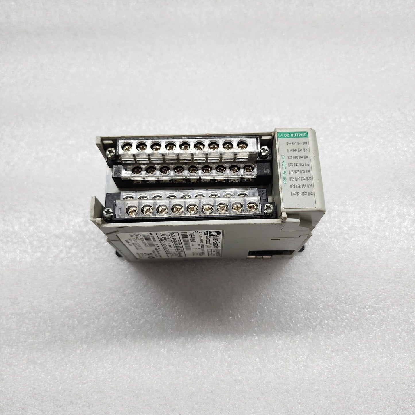 ALLEN BRADLEY CAT 1769-OB32 32-PT COMPACT I/O
