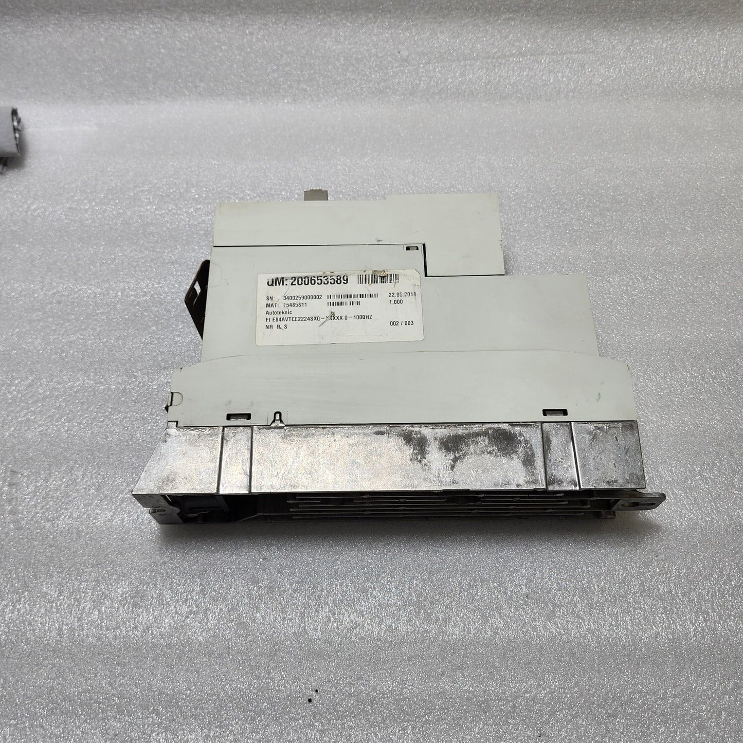 LENZE E84AVTCE2224SX0 2.2kW 3PH AC DRIVE 8400 TOPLINE C 15485811