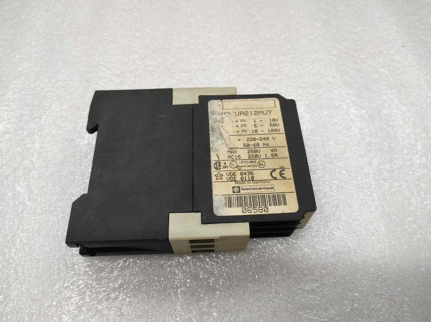 TELEMECANIQUE RM3 UA212MU7 RELAY 06580 220-240V