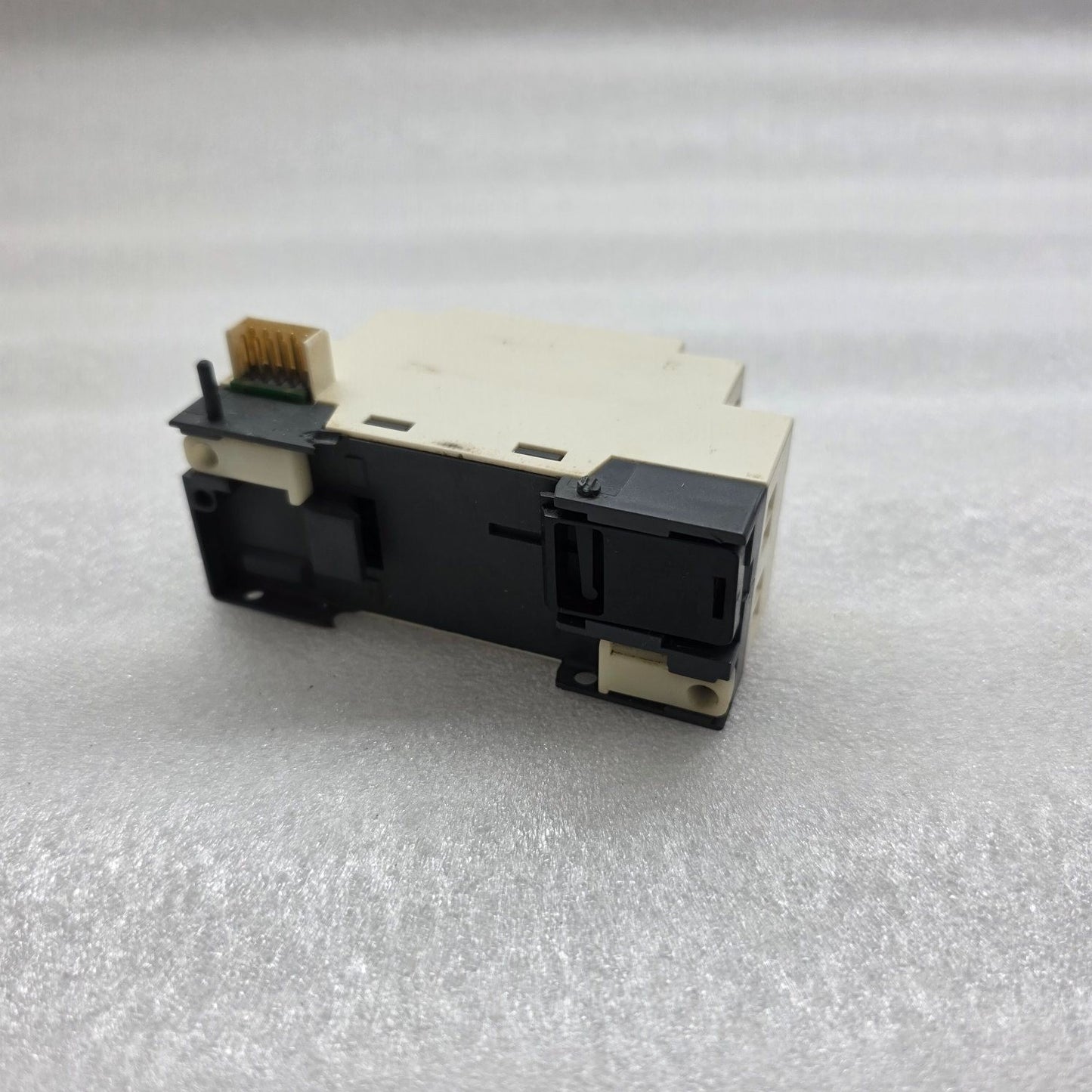 SR3 XT61BD I/O EXTENSION MODULE