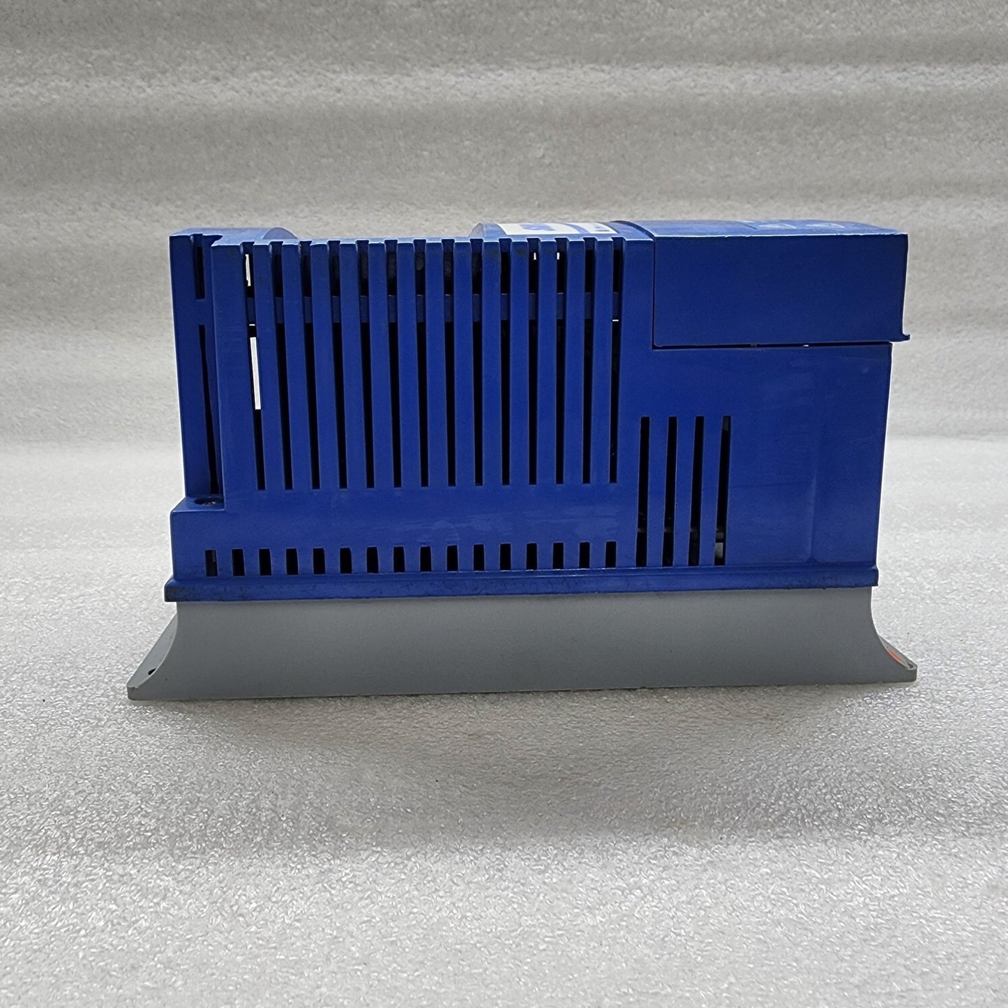 LENZE AC TECH ESV751N04TXB SMVECTOR 1HP 0.75KW