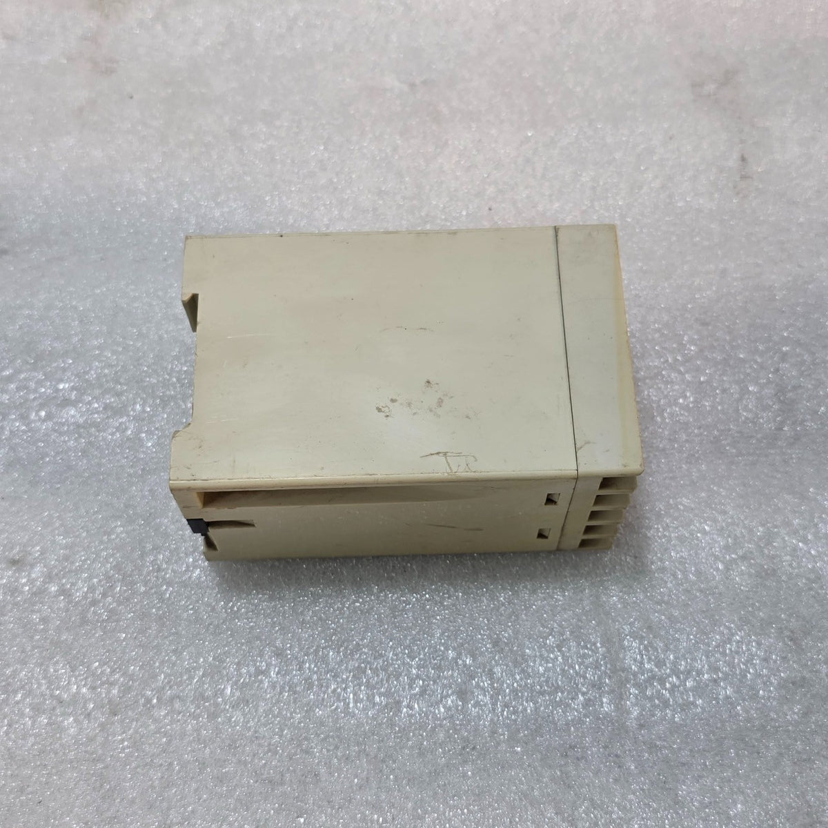 ABB SACE YU DELAY 702209/80 4 ELECTRONIC TIME DELAY RELAY 110–127 VAC/VDC