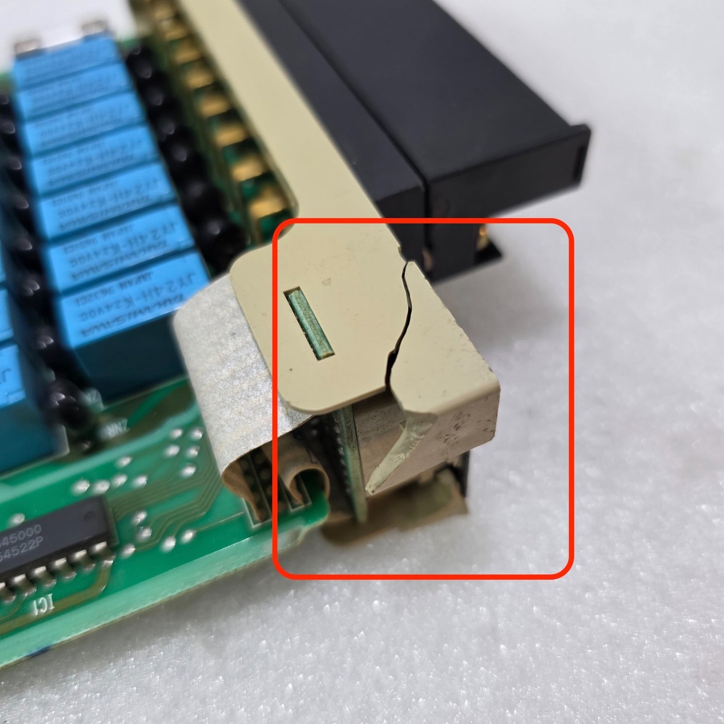 HITACHI RY/SSR OUTPUT MODULE 33029692-1 | POM-RBH PLC RELAY/SSR OUTPUT BOARD | M