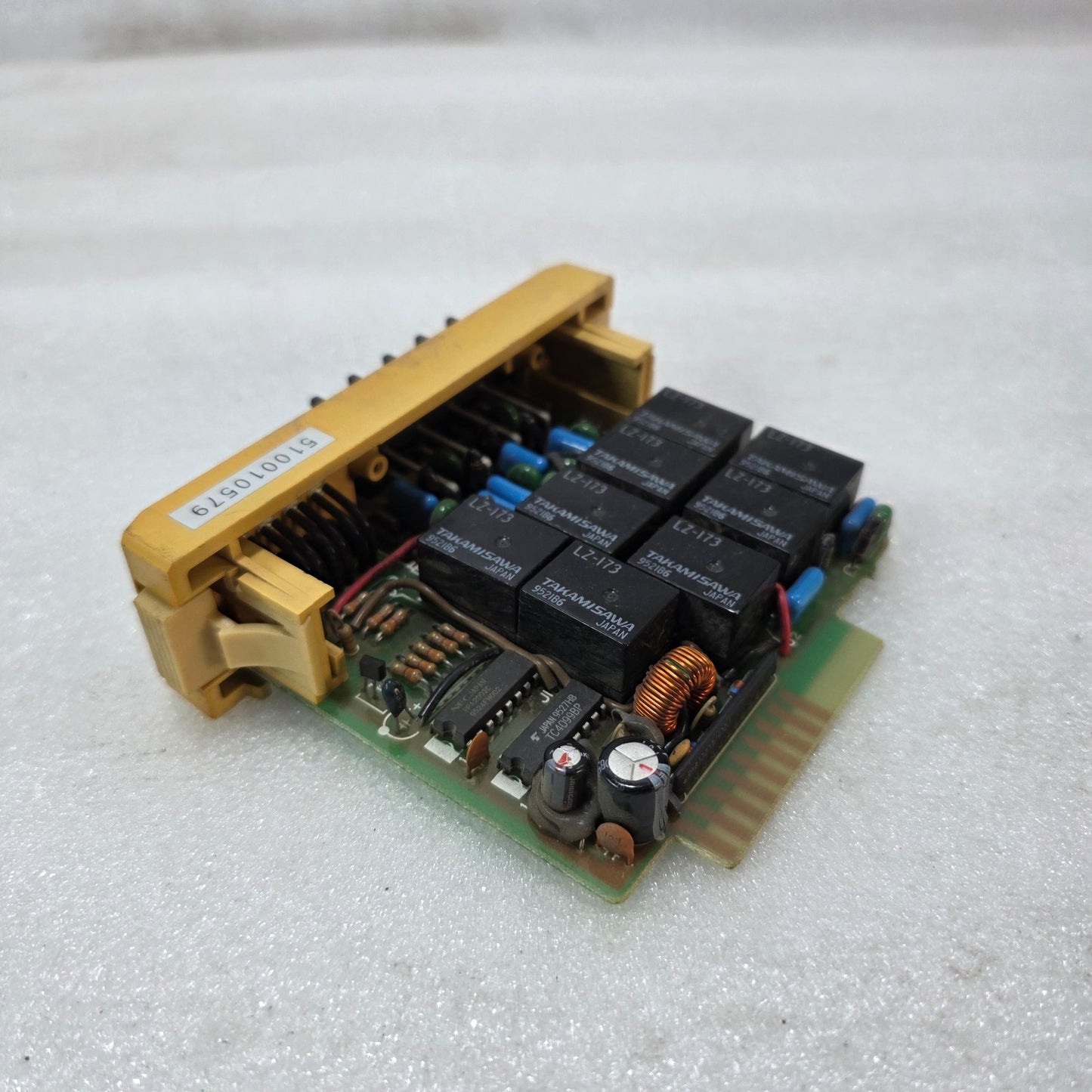 HITACHI E-01T-4157 OUTPUT MODULE | INDUSTRIAL CONTROL BOARD