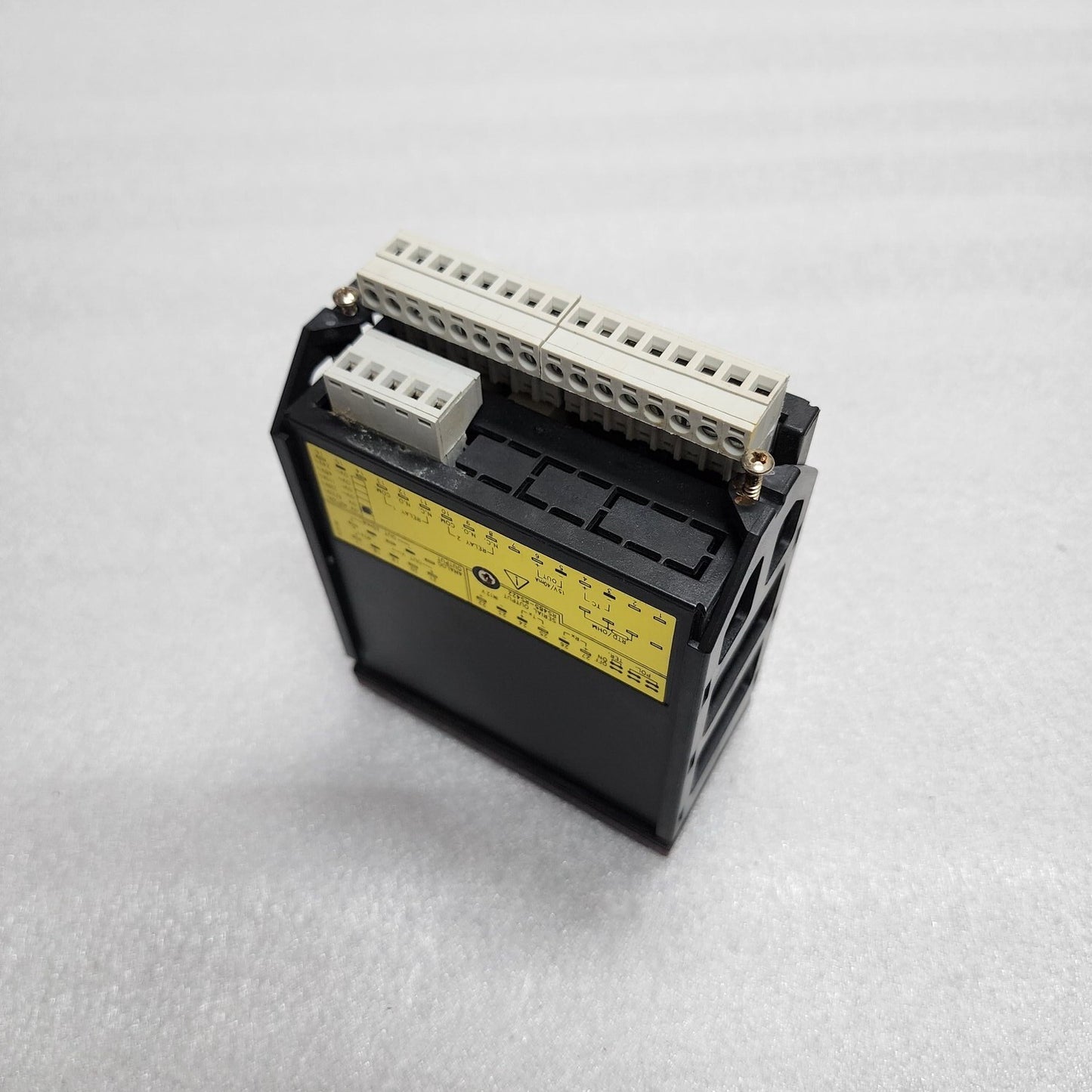 CARLO GAVAZZI MDI 40 PTC CFP.3.2.A.XX.IX 9-32VDC