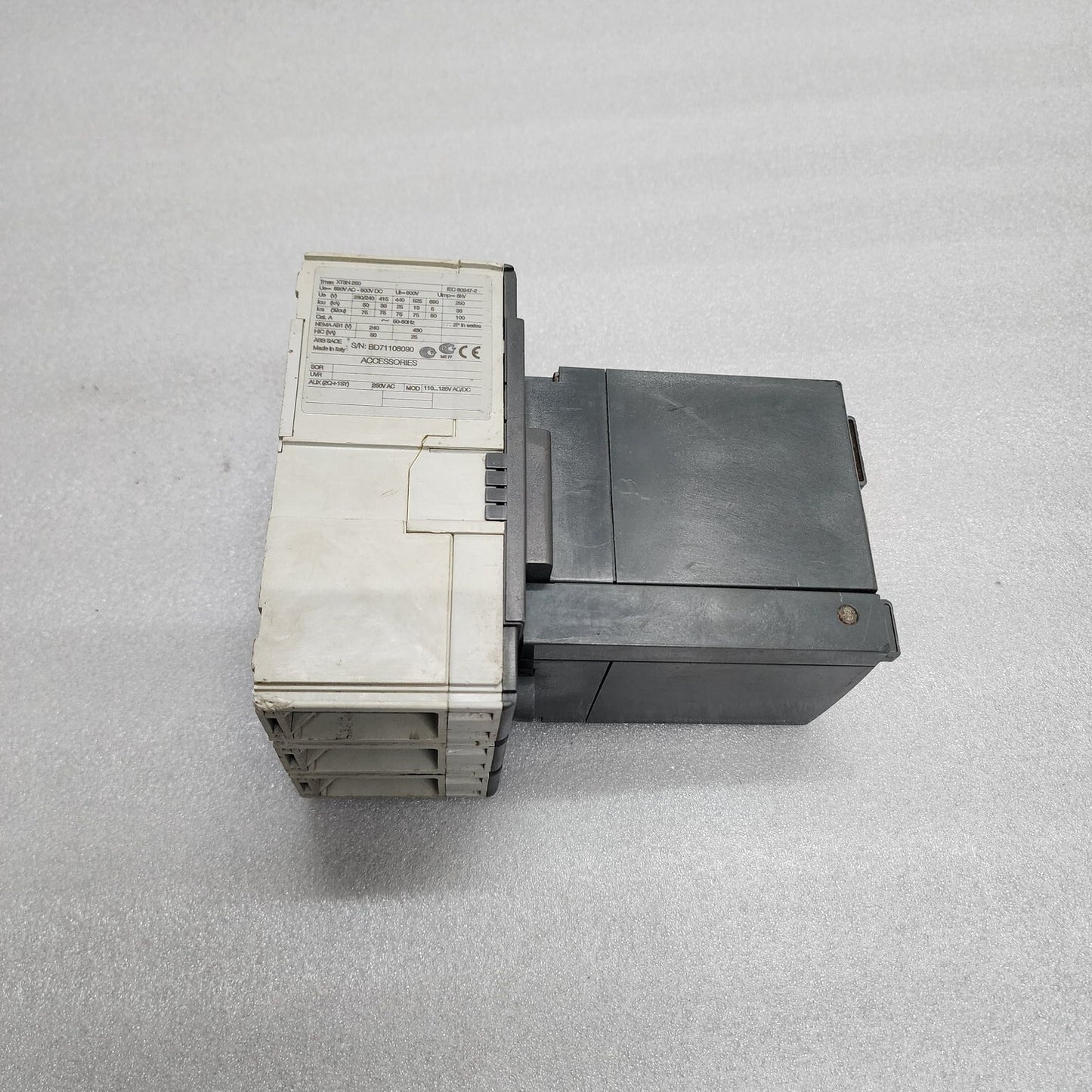 ABB SACE TMAX XTSN 250 MOTOR OPERATOR BREAKER 200A