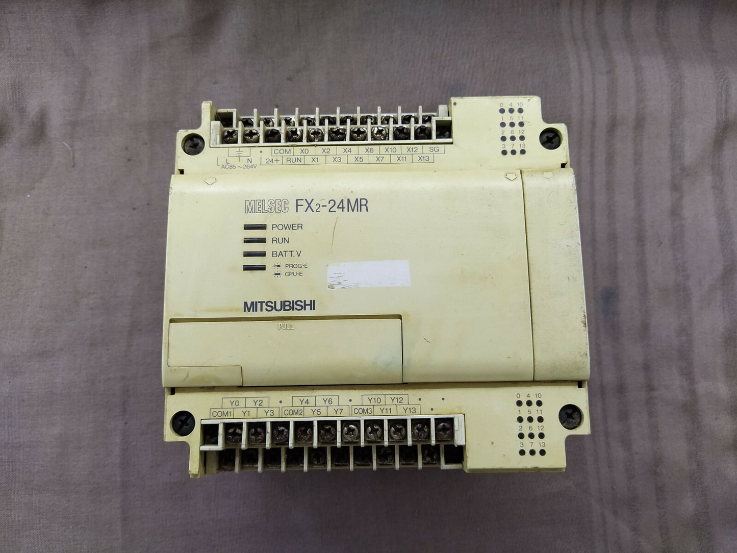 Mitsubishi MELSEC FX2-24MR Programmable Controller 85-264V AC FX224MR