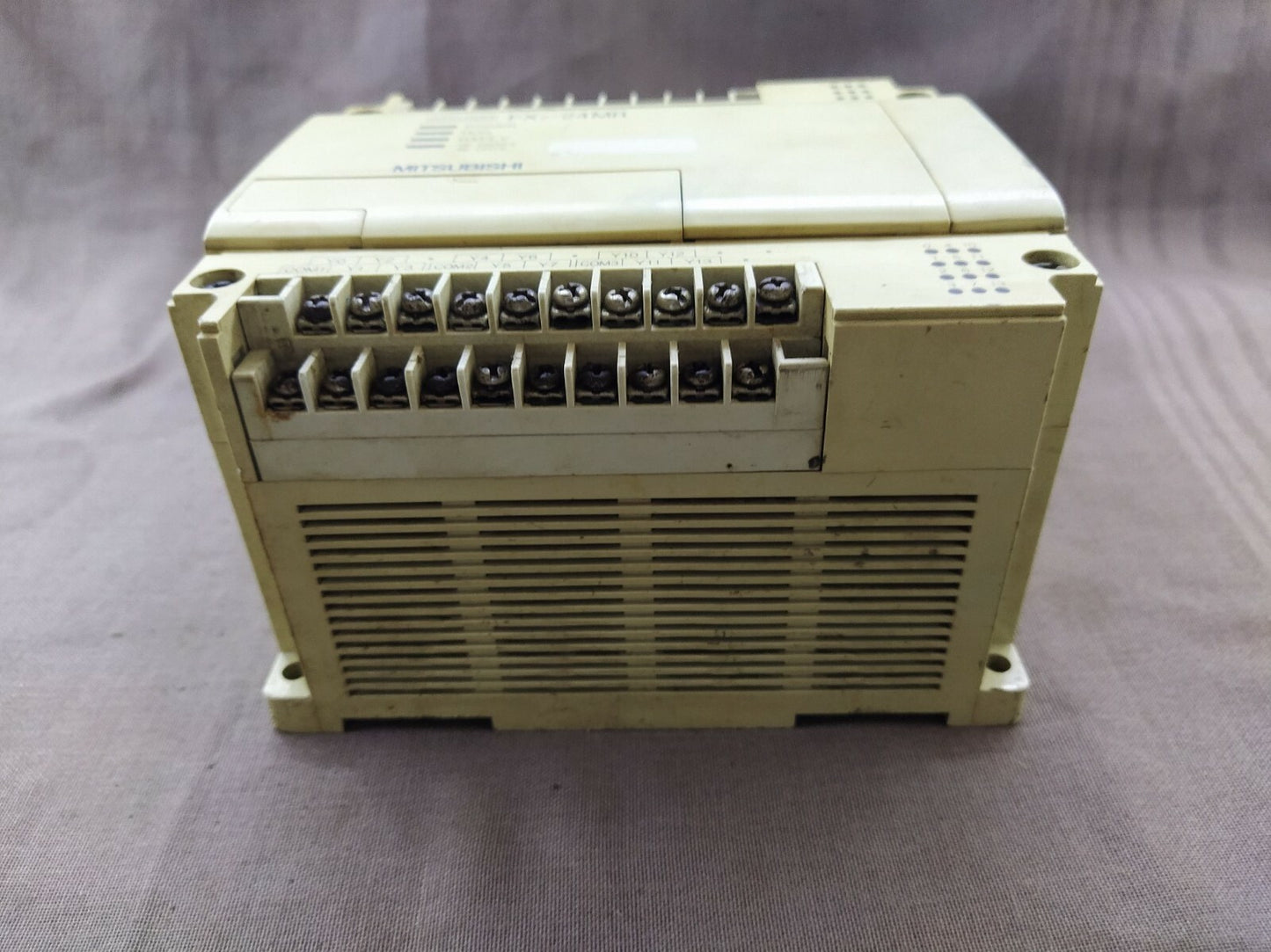 Mitsubishi MELSEC FX2-24MR Programmable Controller 85-264V AC FX224MR