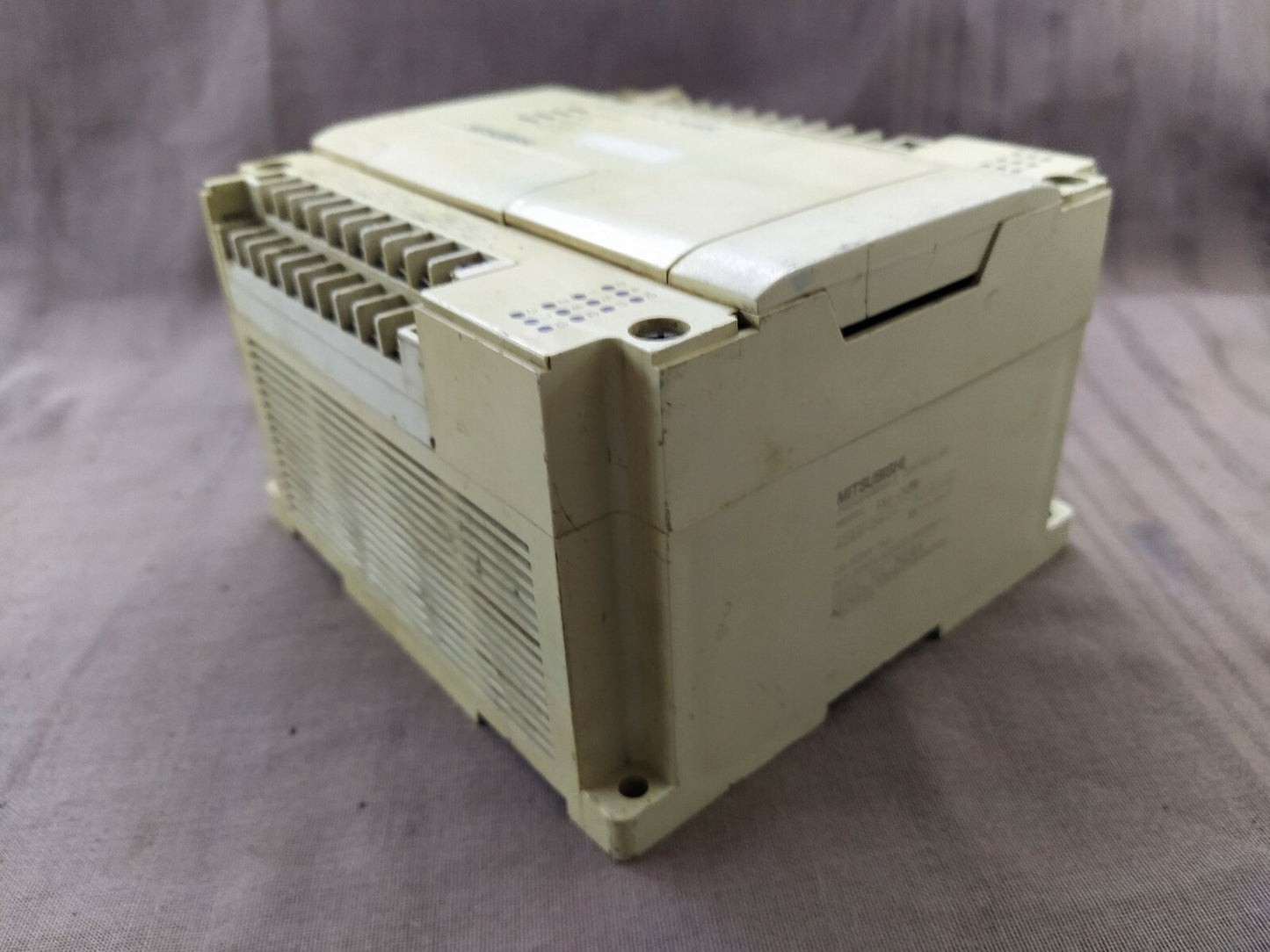 Mitsubishi MELSEC FX2-24MR Programmable Controller 85-264V AC FX224MR