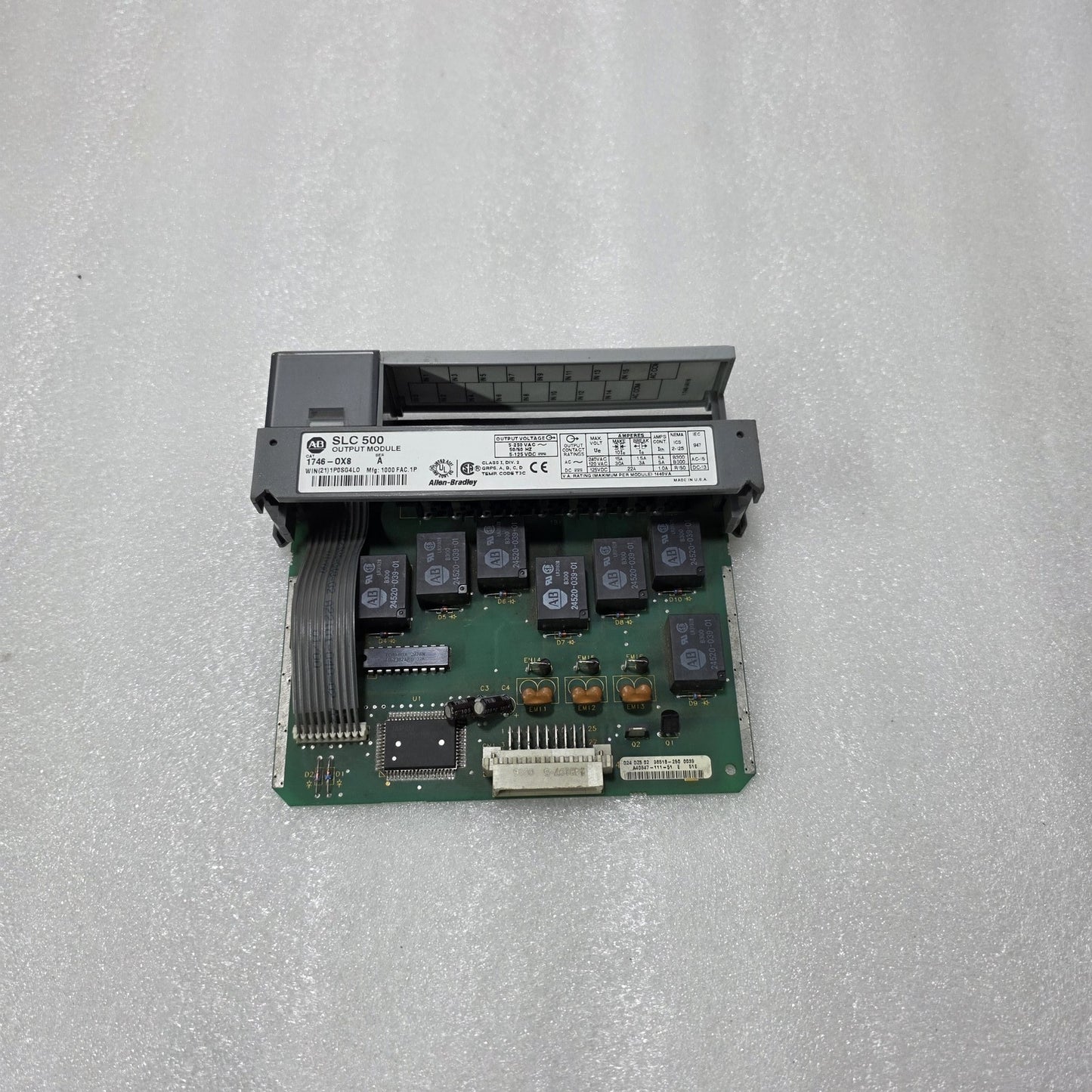 ALLEN-BRADLEY SLC 500 OUTPUT MODULE 1746-OX8 SERIES A DIGITAL OUTPUT PLC MODULE
