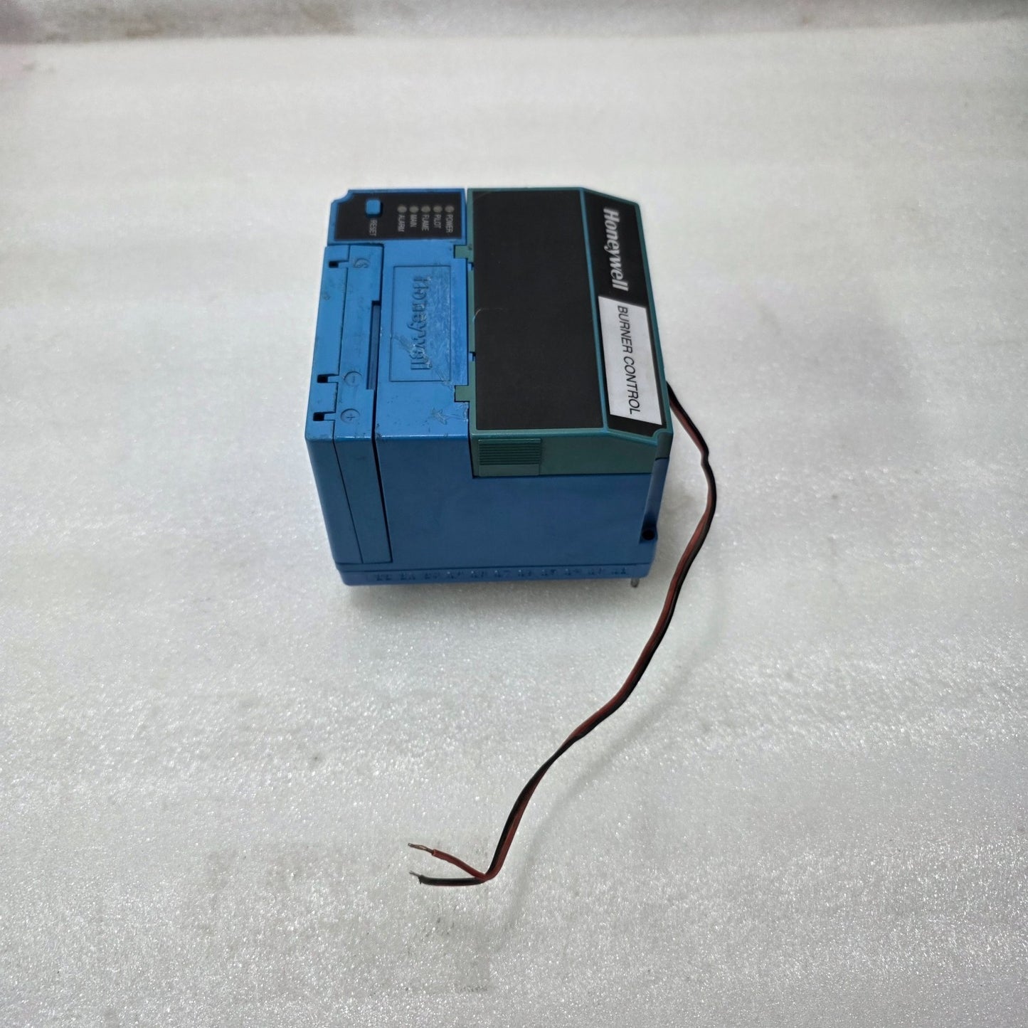 HONEYWELL RM7890A1015 BURNER CONTROL MODULE 120VAC FLAME SAFEGUARD