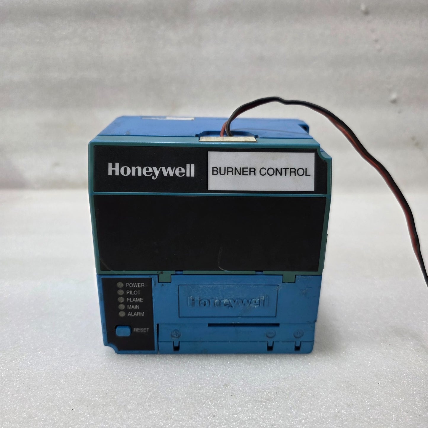 HONEYWELL RM7890A1015 BURNER CONTROL MODULE 120VAC FLAME SAFEGUARD