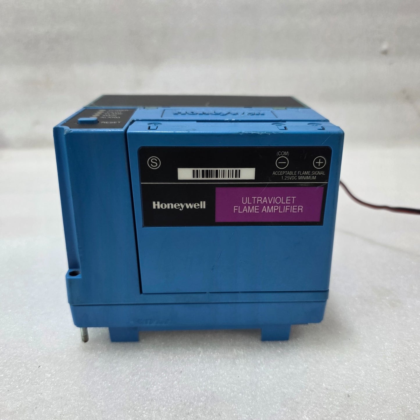 HONEYWELL RM7890A1015 BURNER CONTROL MODULE 120VAC FLAME SAFEGUARD