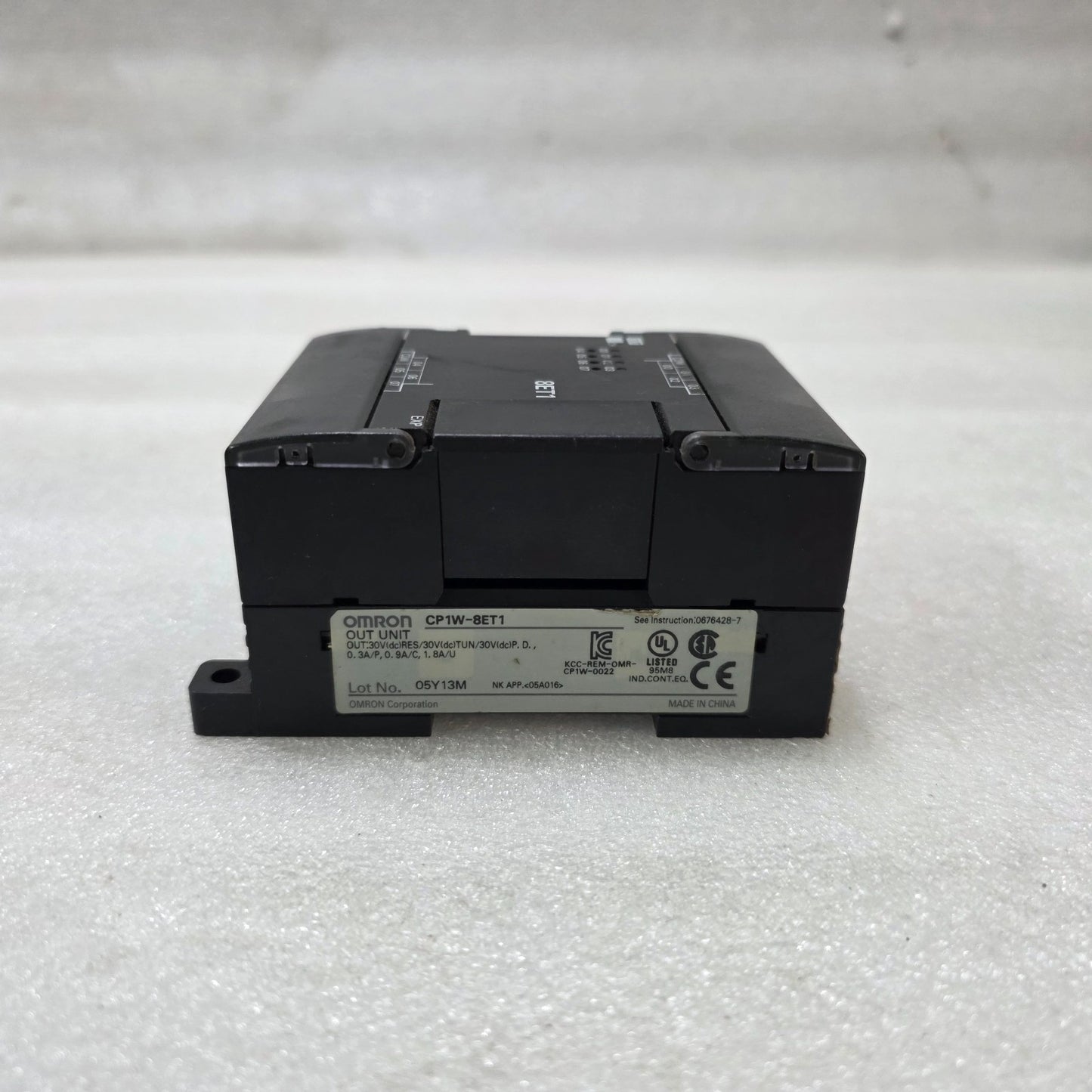 OMRON CP1W-8ET1 PLC OUTPUT UNIT TRANSISTOR OUTPUT MODULE 8 POINT CP1 SERIES