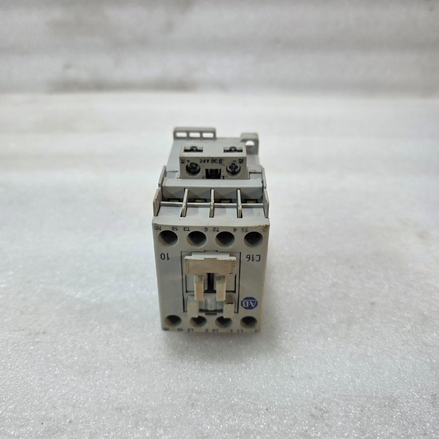 ALLEN-BRADLEY 100-C16E*10 CONTACTOR 16A 3 POLE 24V DC COIL
