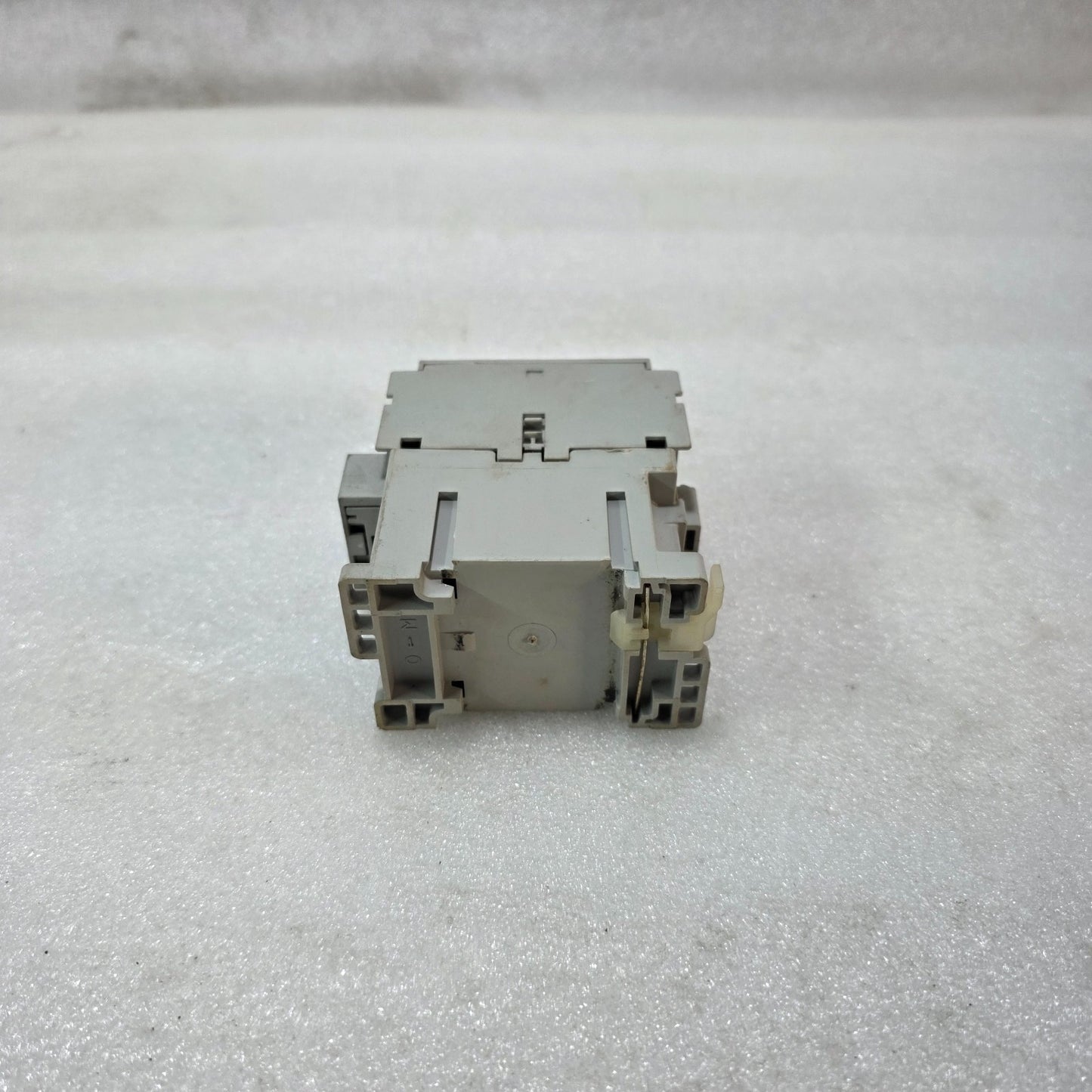 ALLEN-BRADLEY 100-C16E*10 CONTACTOR 16A 3 POLE 24V DC COIL