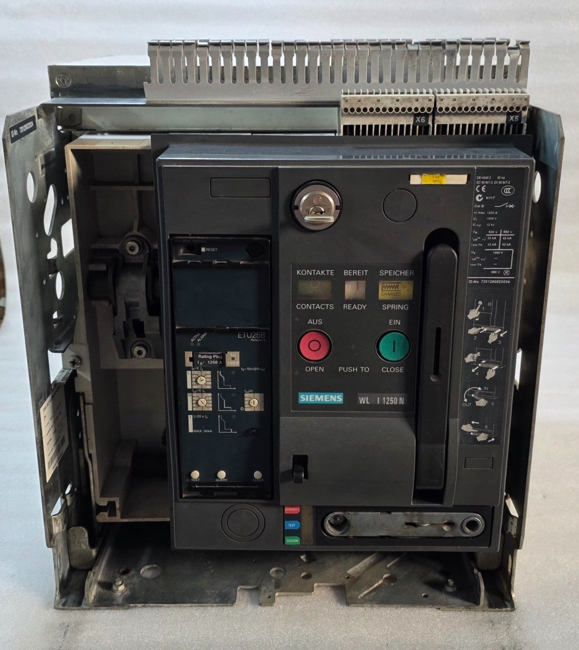 SIEMENS 3WL 3WL1112-2CB45-4GS4-Z AIR CIRCUIT BREAKER 1250A 4-POLE DRAW OUT