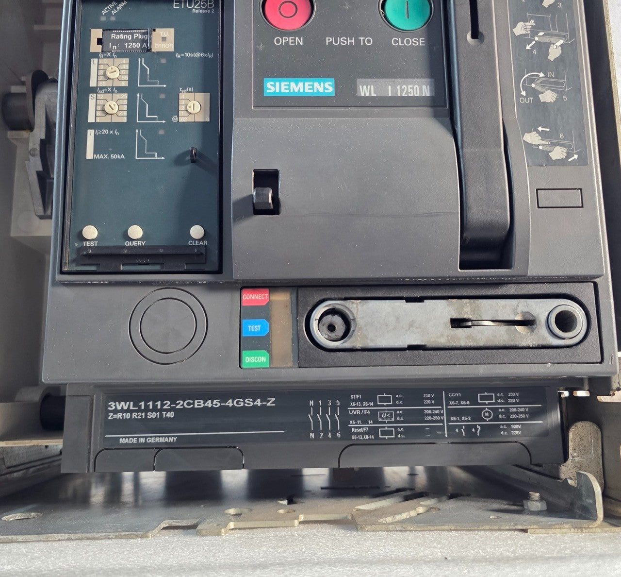 SIEMENS 3WL 3WL1112-2CB45-4GS4-Z AIR CIRCUIT BREAKER 1250A 4-POLE DRAW OUT