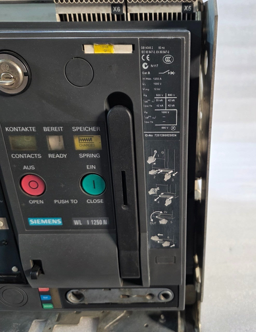 SIEMENS 3WL 3WL1112-2CB45-4GS4-Z AIR CIRCUIT BREAKER 1250A 4-POLE DRAW OUT
