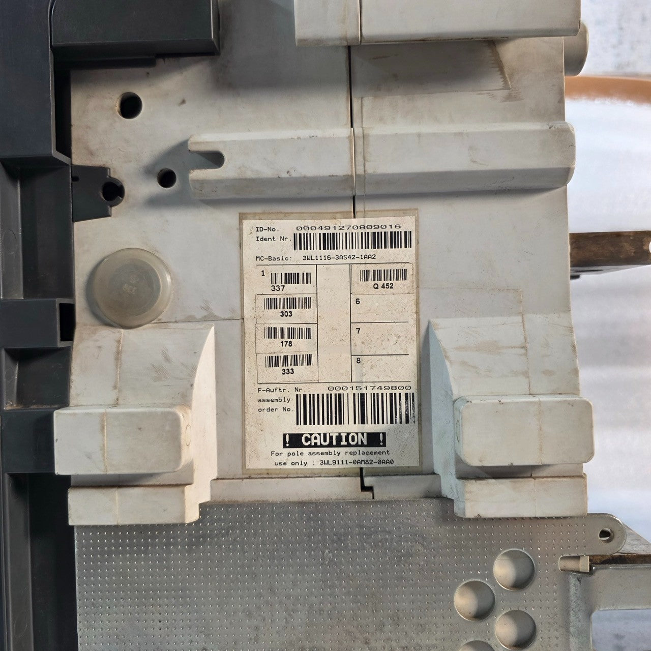 SIEMENS 3WL 3WL1112-2CB45-4GS4-Z AIR CIRCUIT BREAKER 1250A 4-POLE DRAW OUT