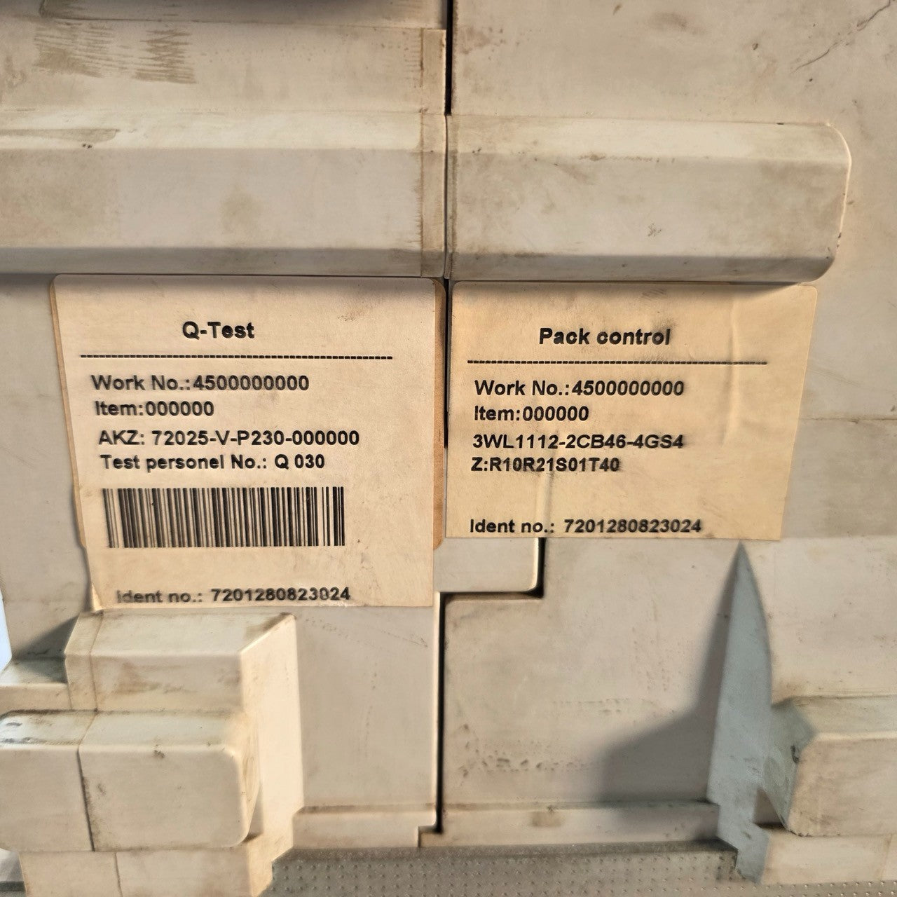 SIEMENS 3WL 3WL1112-2CB45-4GS4-Z AIR CIRCUIT BREAKER 1250A 4-POLE DRAW OUT