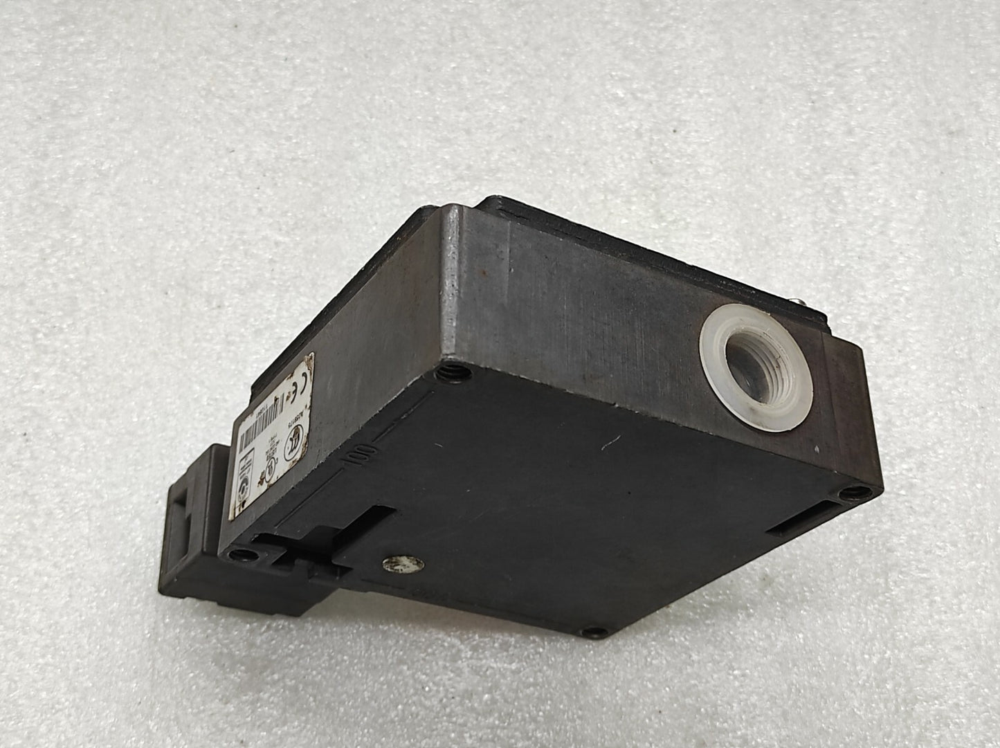 EUCHNER TZ1LE024M SAFETY SWITCH 082050 230VAC/24VDC