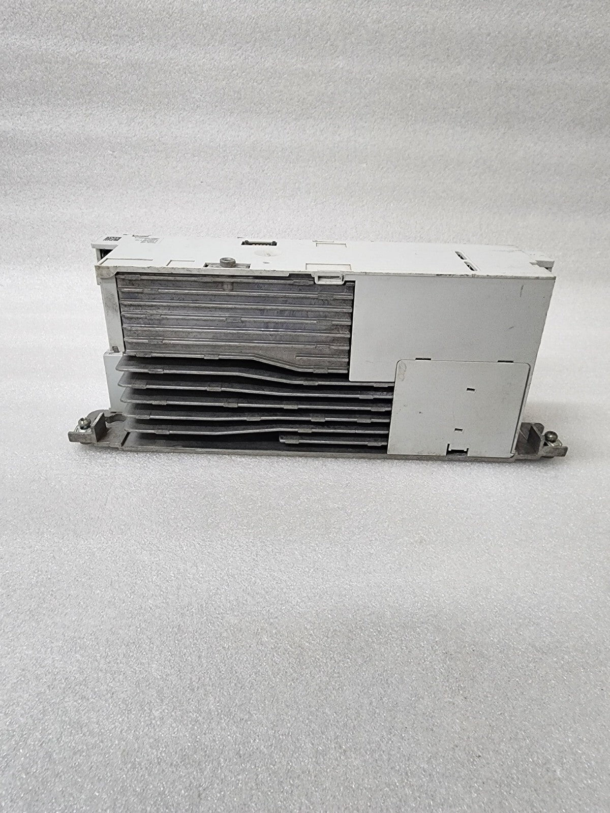 LENZE I51BE240F10V10000S INVERTER DRIVE 4KW/5HP 0-400/480V 9.5/8.2A