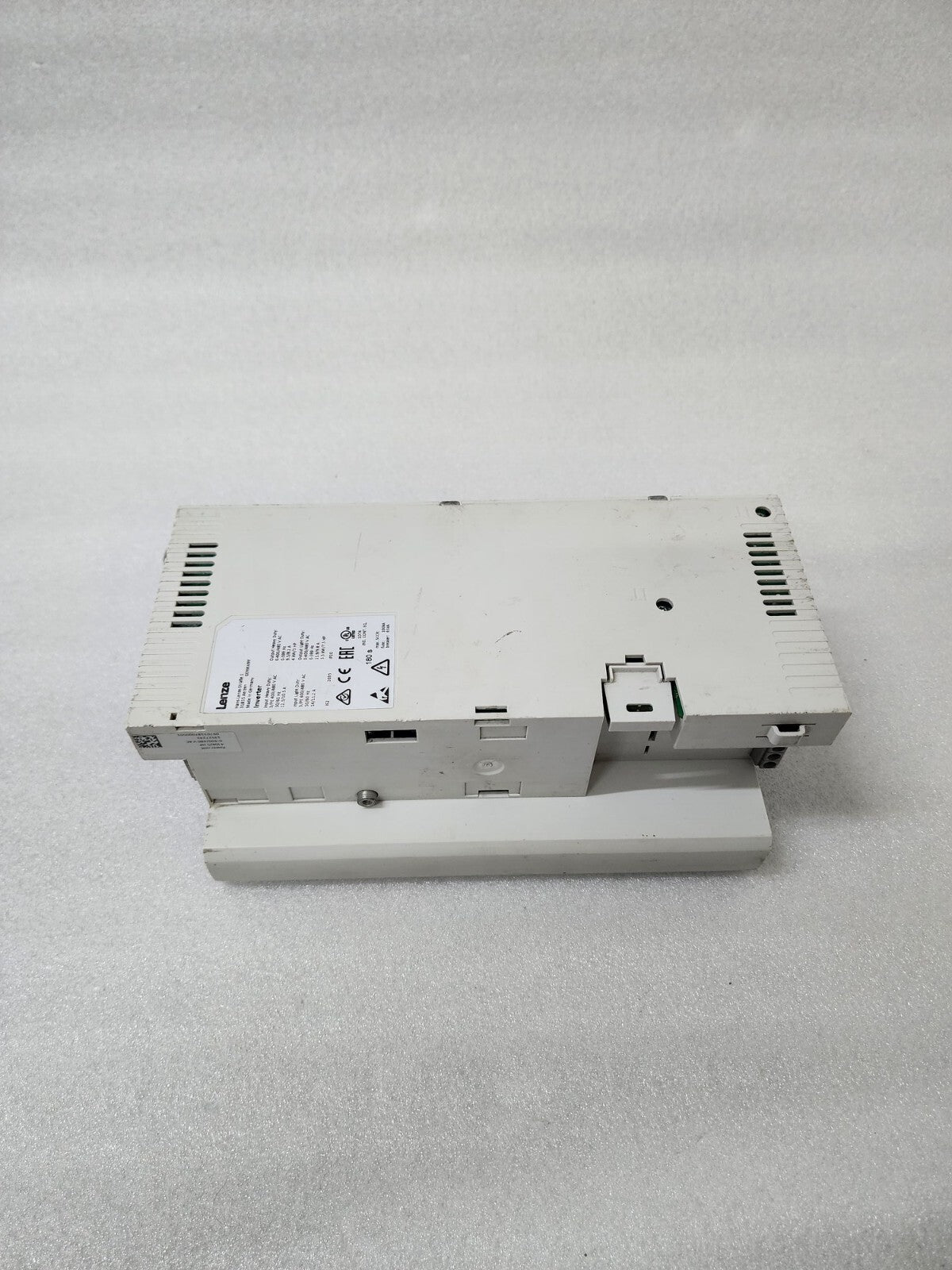 LENZE I55BE240F10V11000S INVERTER DRIVE 4KW/5HP 0-400/480V
