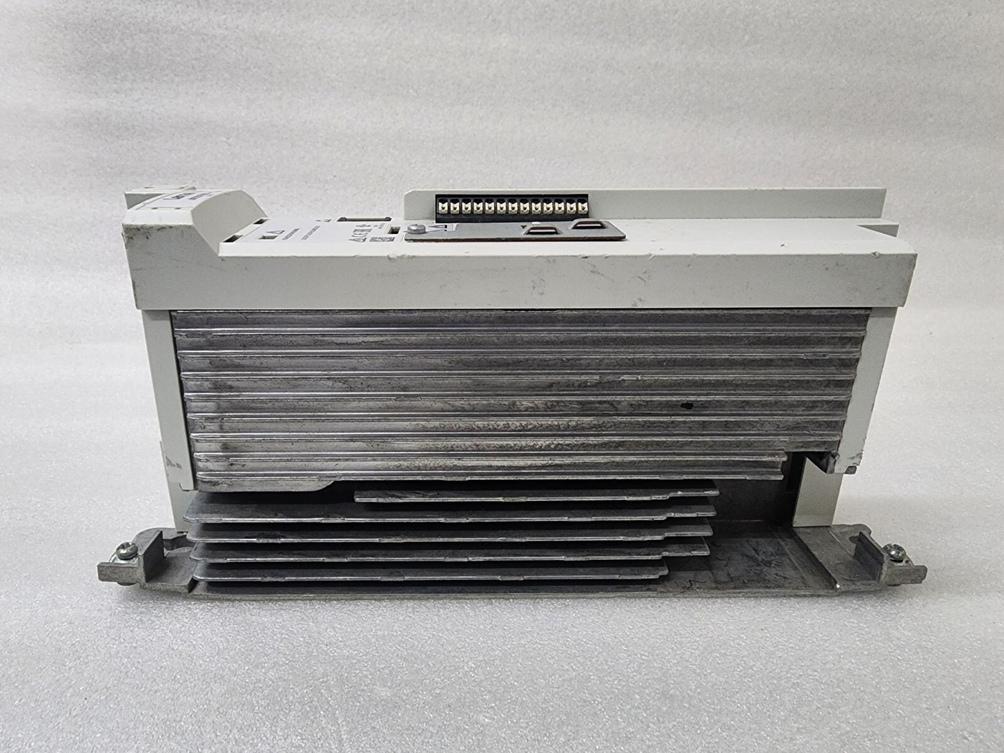 LENZE I51AE222F10V10000S INVERTER DRIVE 2.2KW/3HP 0-400/480V MADE IN GERMANY