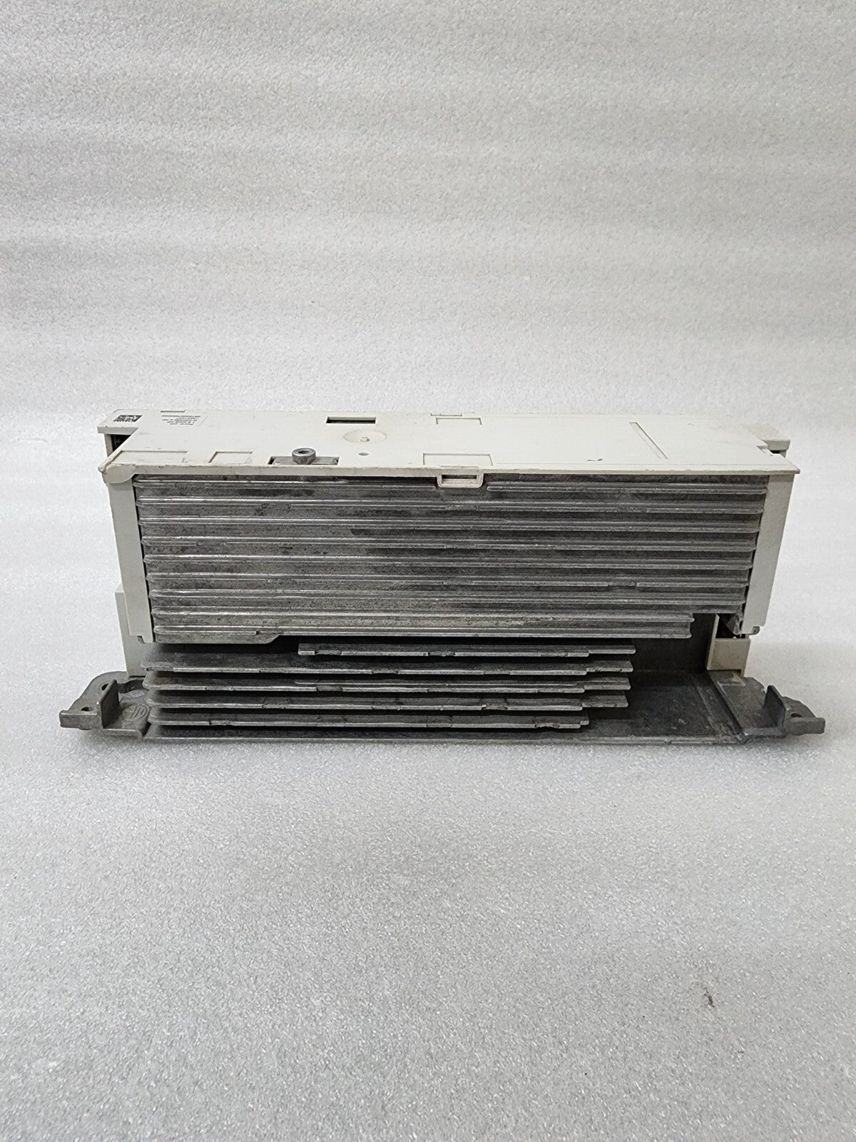 LENZE I51AE215F10V10000S INVERTER DRIVE 1.5KW/2HP 0-400/480V 3.9/3.5A