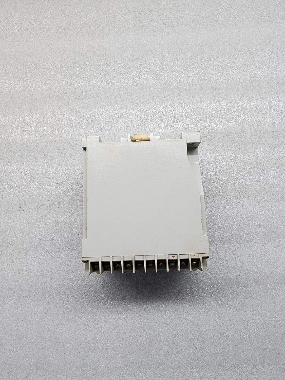 SELCO T2200-09 3-PHASE OVER-CURRENT RELAY 380-440V 5A