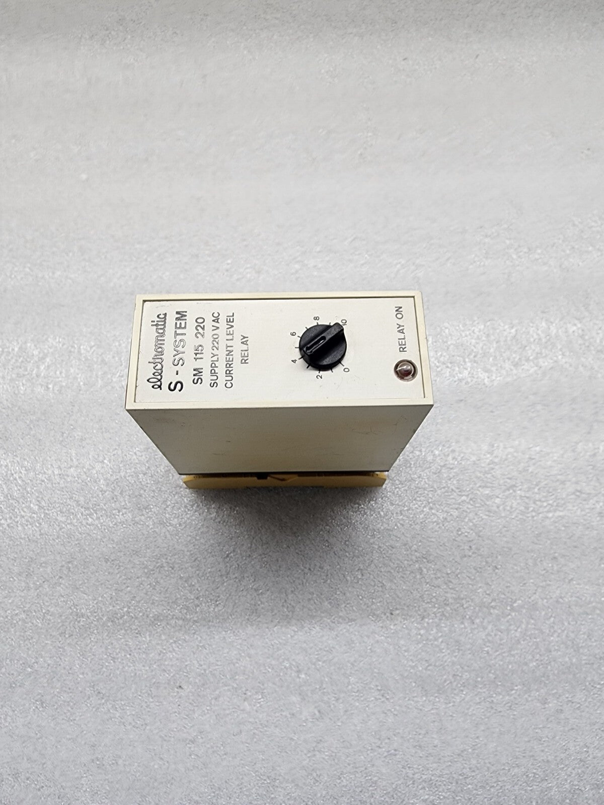 ELECTROMATIC SM115220 CURRENT LEVEL RELAY 220V