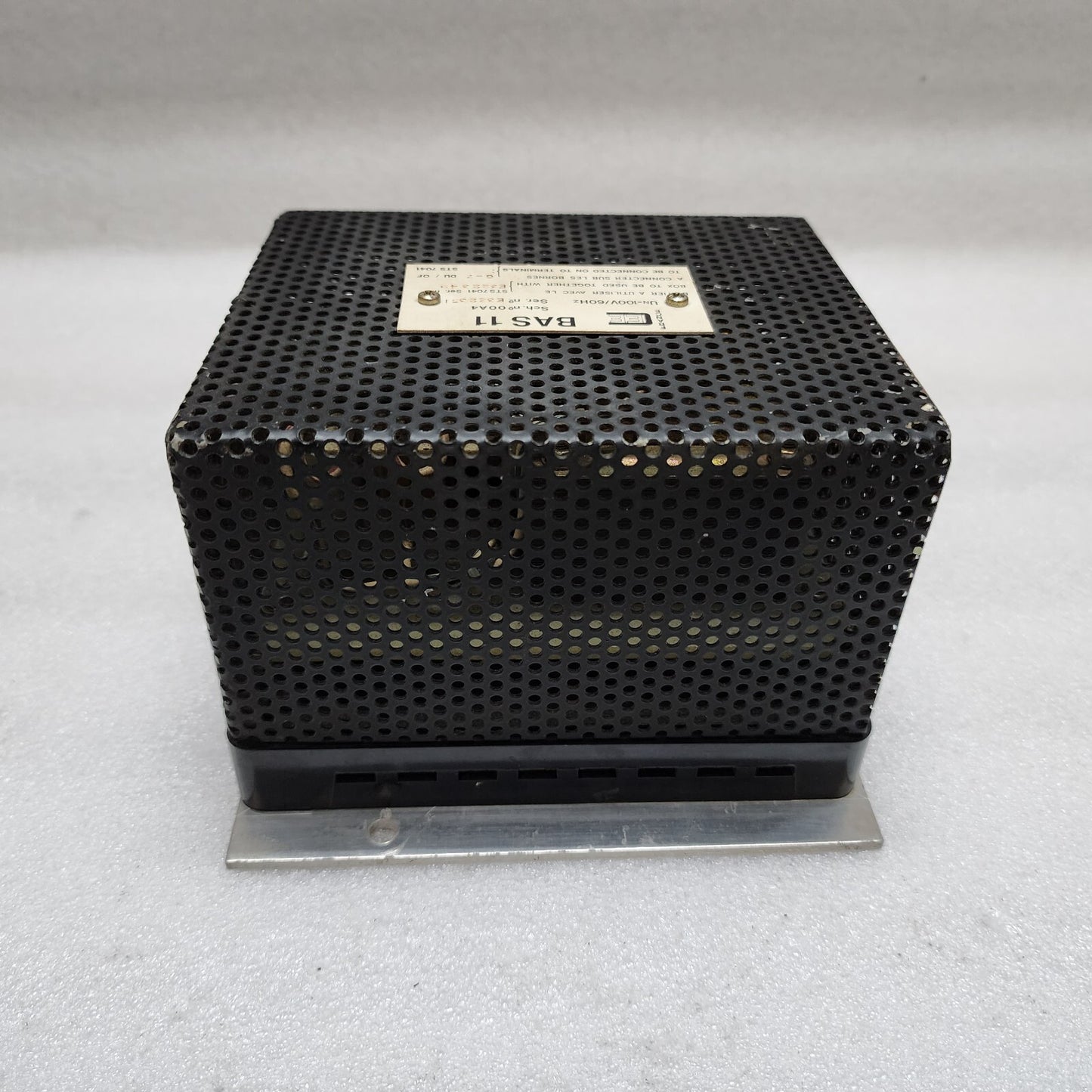 CEE BAS 11 00A4 100V
