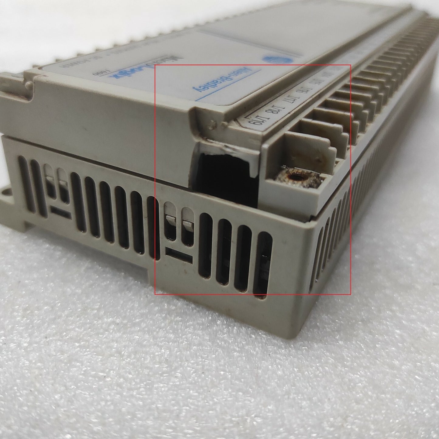 ALLEN BRADLEY MICROLOGIX 1000 CAT 1761-L32BWB DAMAGED