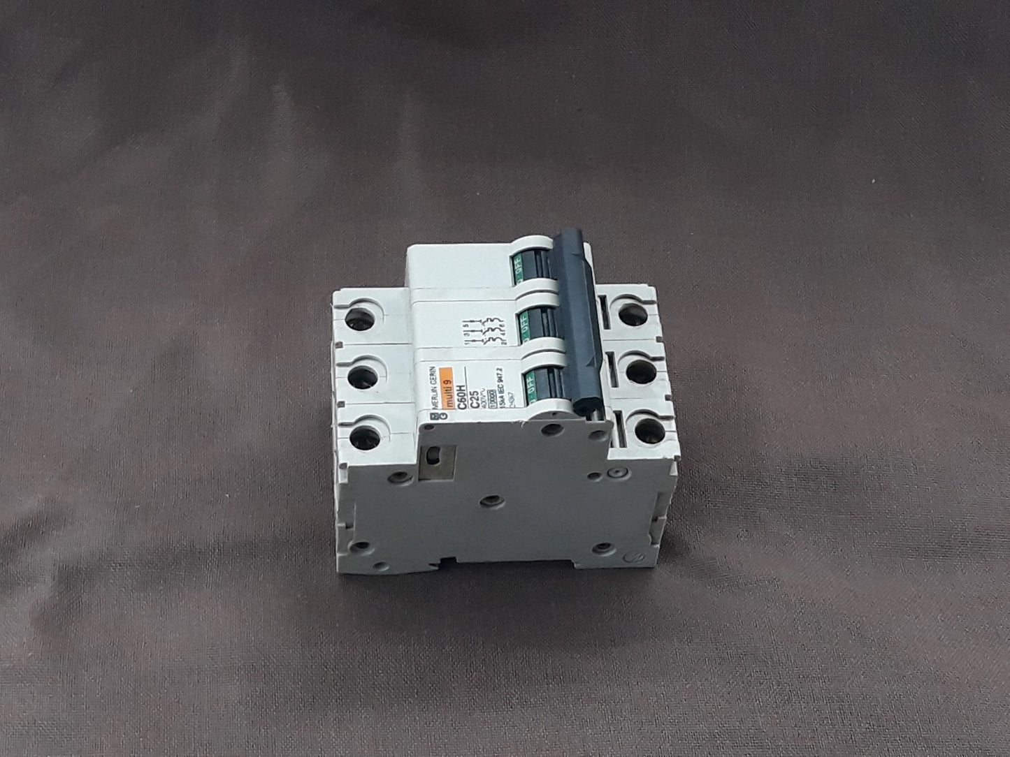 MERLIN GERIN MULTI 9 C60H 3POLE 25A C CURVE MODULAR CIRCUIT BREAKER 24867