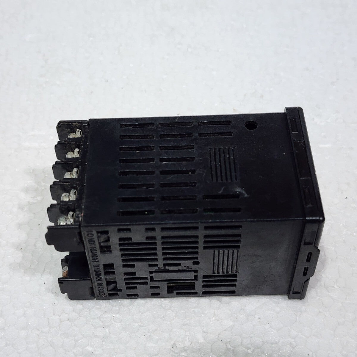 OMRON E5CZ-Q2T TEMPERATURE CONTROLLER 100-240V