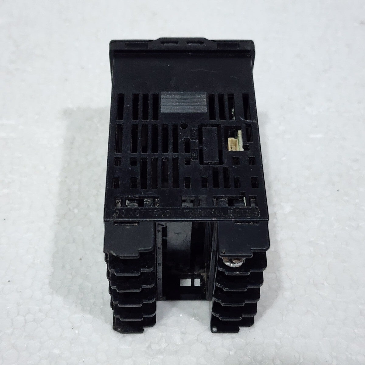 OMRON E5CZ-Q2T TEMPERATURE CONTROLLER 100-240V