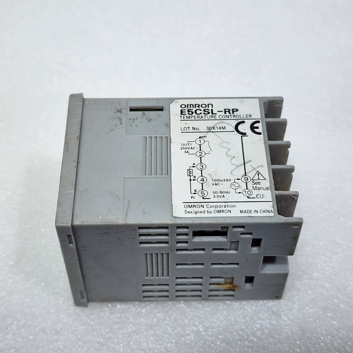 OMRON E5CSL-RP TEMPERATURE CONTROLLER 100-240V LOT OF 3 UNIT
