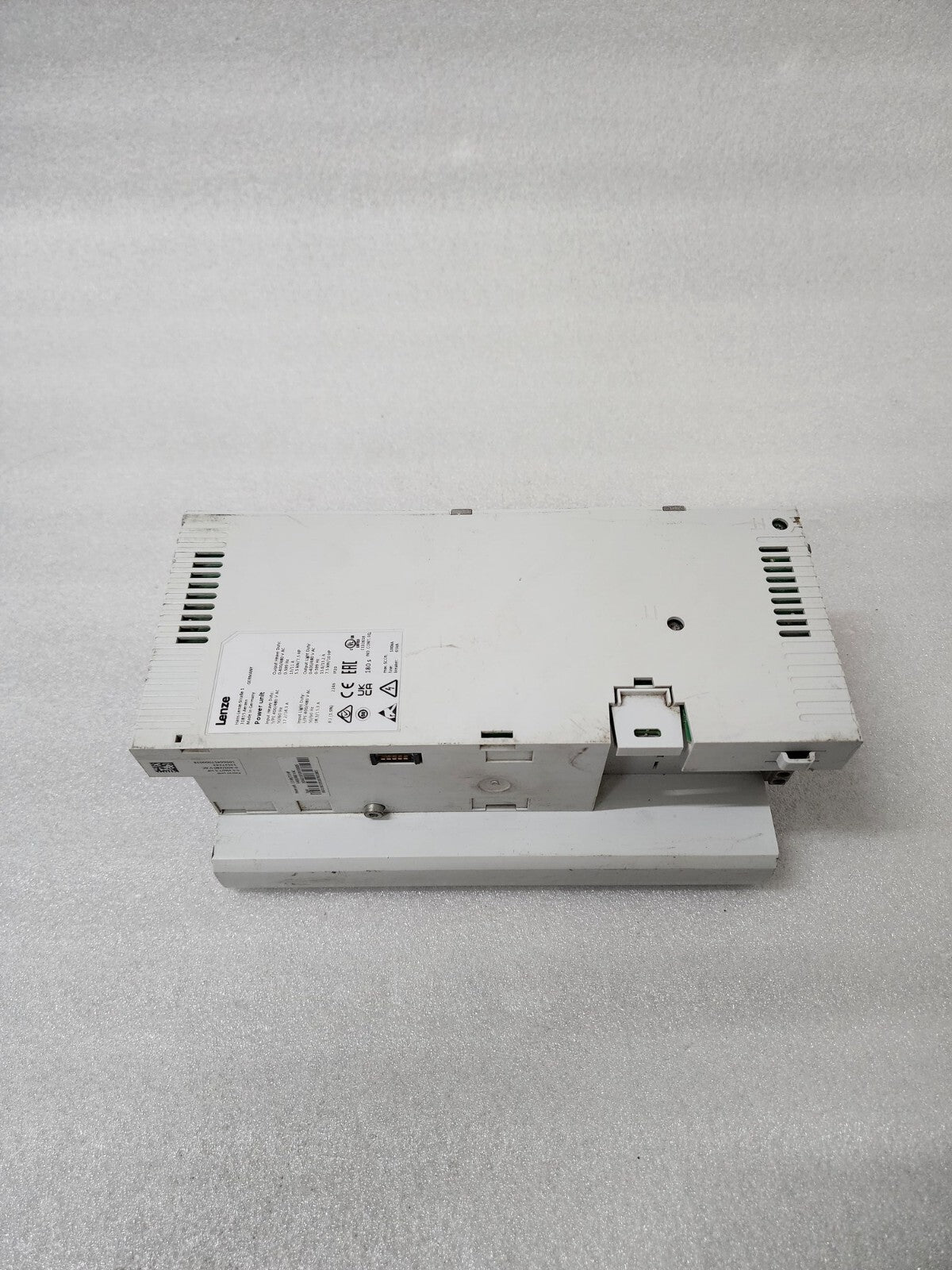 LENZE I5DAE255F10V10000S INVERTER DRIVE 5.5KW/7.5HP 0-400/480VAC MADE IN GERMANY