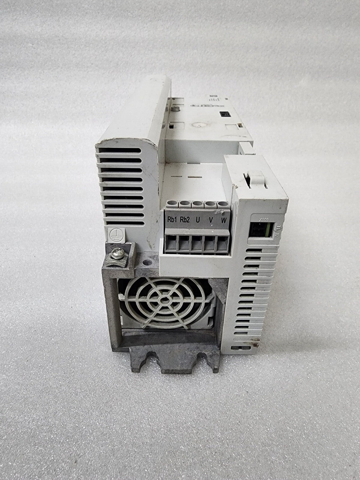 LENZE I5DAE255F10V10000S INVERTER DRIVE 5.5KW/7.5HP 0-400/480VAC MADE IN GERMANY