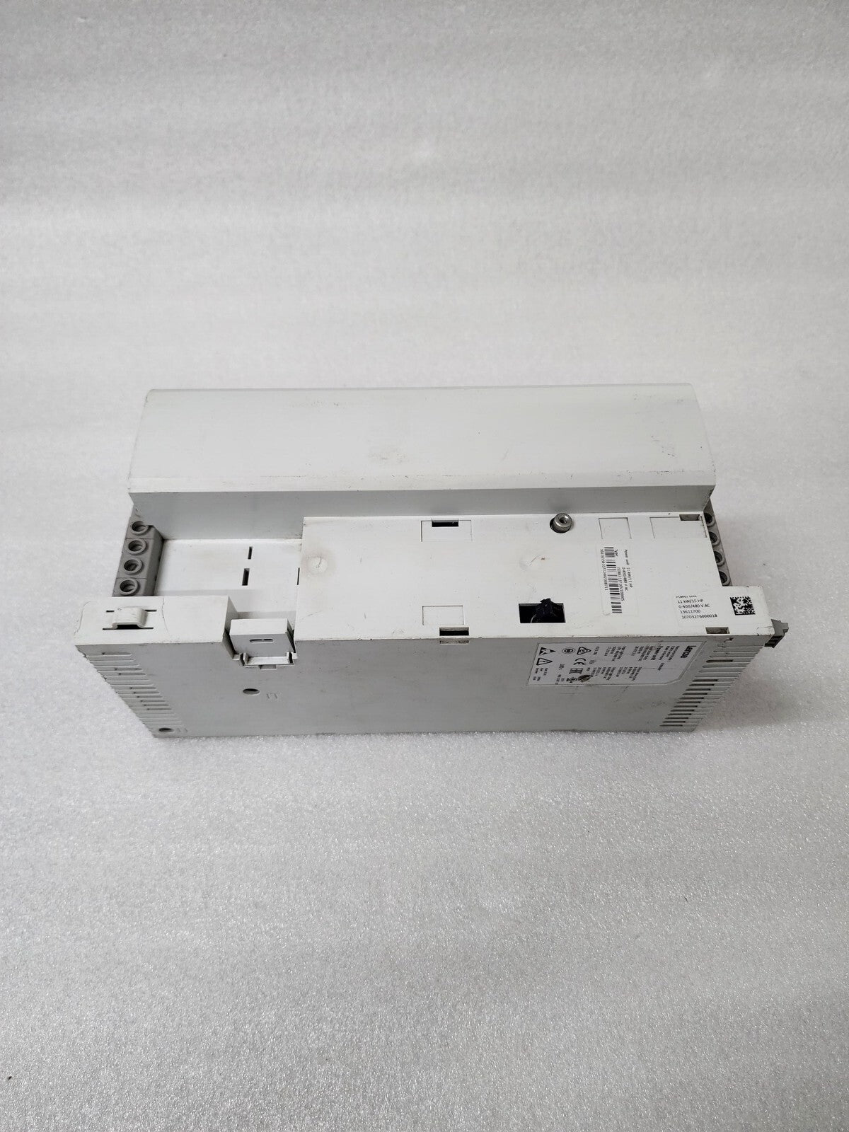 LENZE I5DBE311F10V10000S INVERTER DRIVE 11KW/15HP 0-400/480VAC MADE IN GERMANY