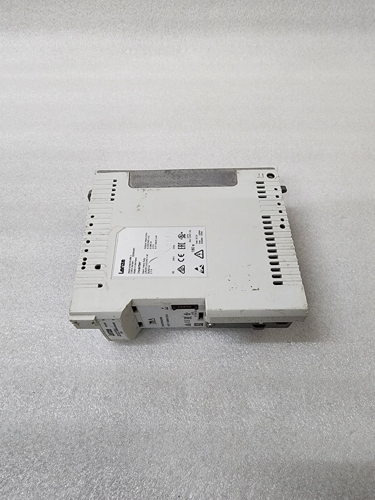 LENZE I51AE137B10010000S INVERTER DRIVE 0.37KW/0.5HP 0-230/240V MADE IN GERMANY