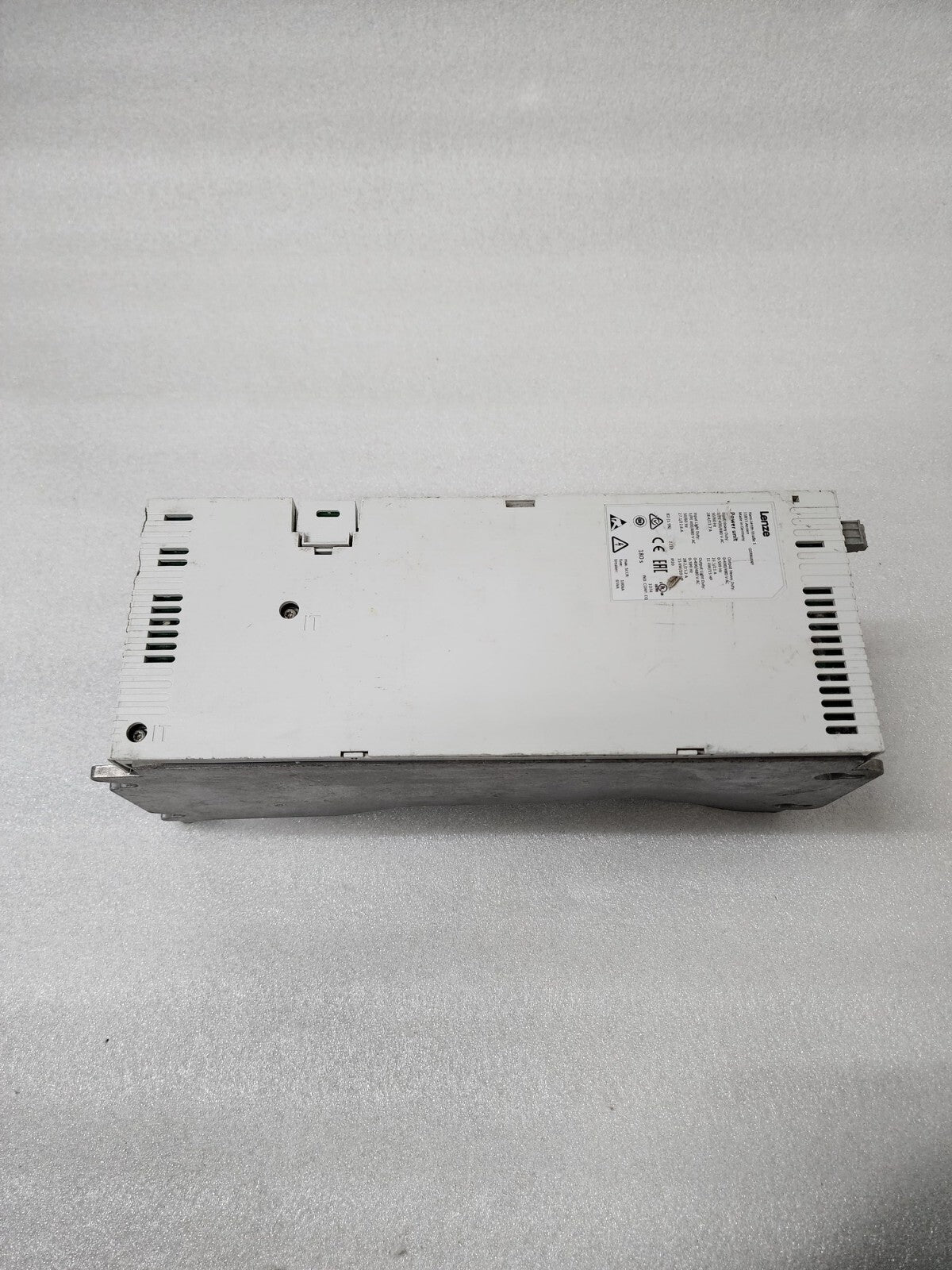 LENZE I5DBE311F10V10000S INVERTER DRIVE 11KW/15HP 0-400/480VAC MADE IN GERMANY