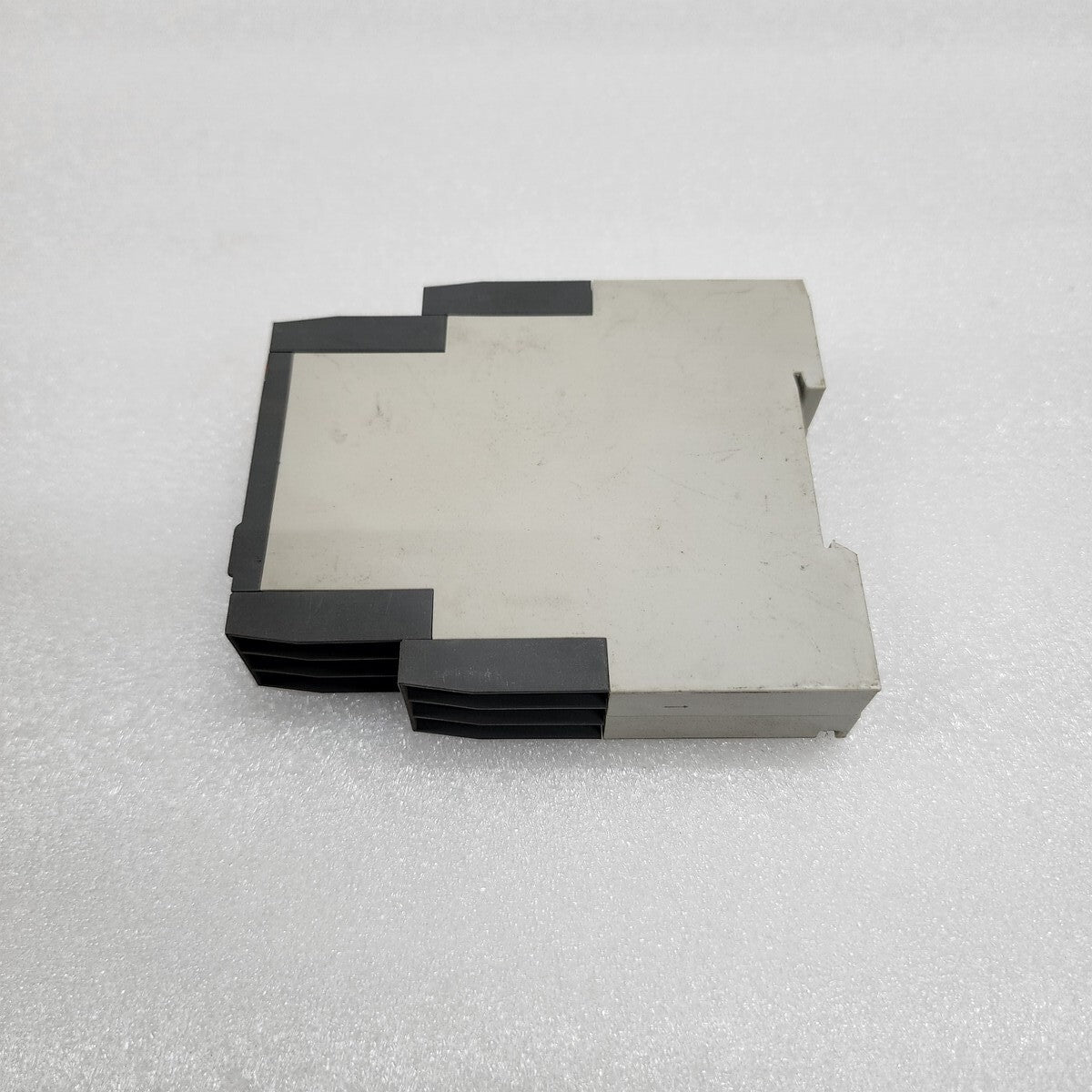 ABB CT-ERS.22S ON DELAY TIMING RELAY 1SVR730100R3300̉