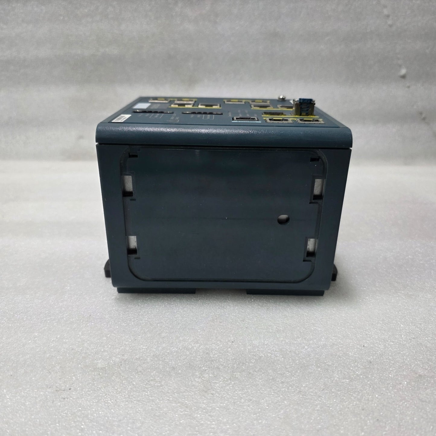 CISCO IE-3000-8TC V02 INDUSTRIAL ETHERNET SWITCH | IOS 15.0(2)EY1  | 18–60V DC