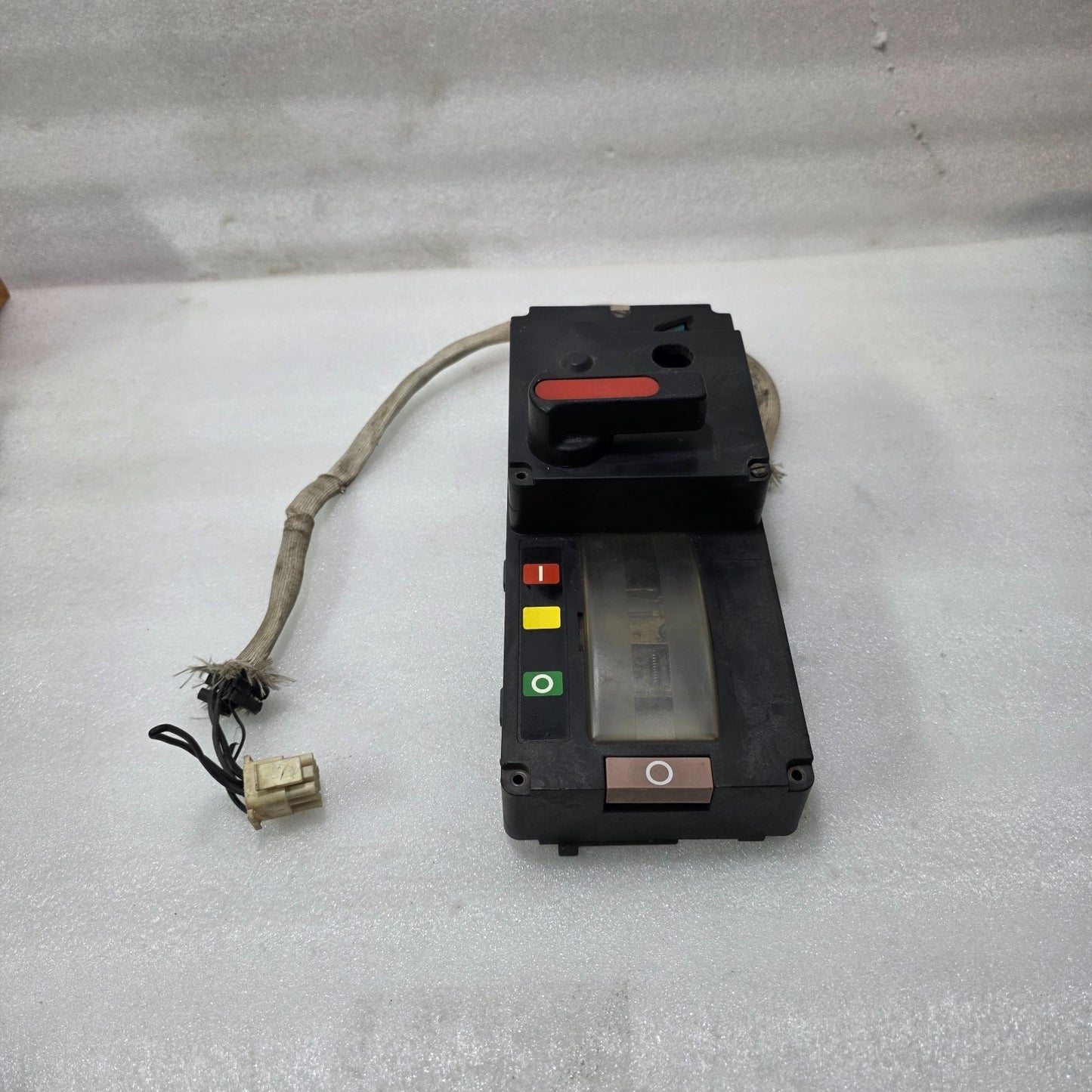 ABB SACE LN500-630 MOTORIZED CIRCUIT BREAKER | 110V DC/AC CONTROL UNIT