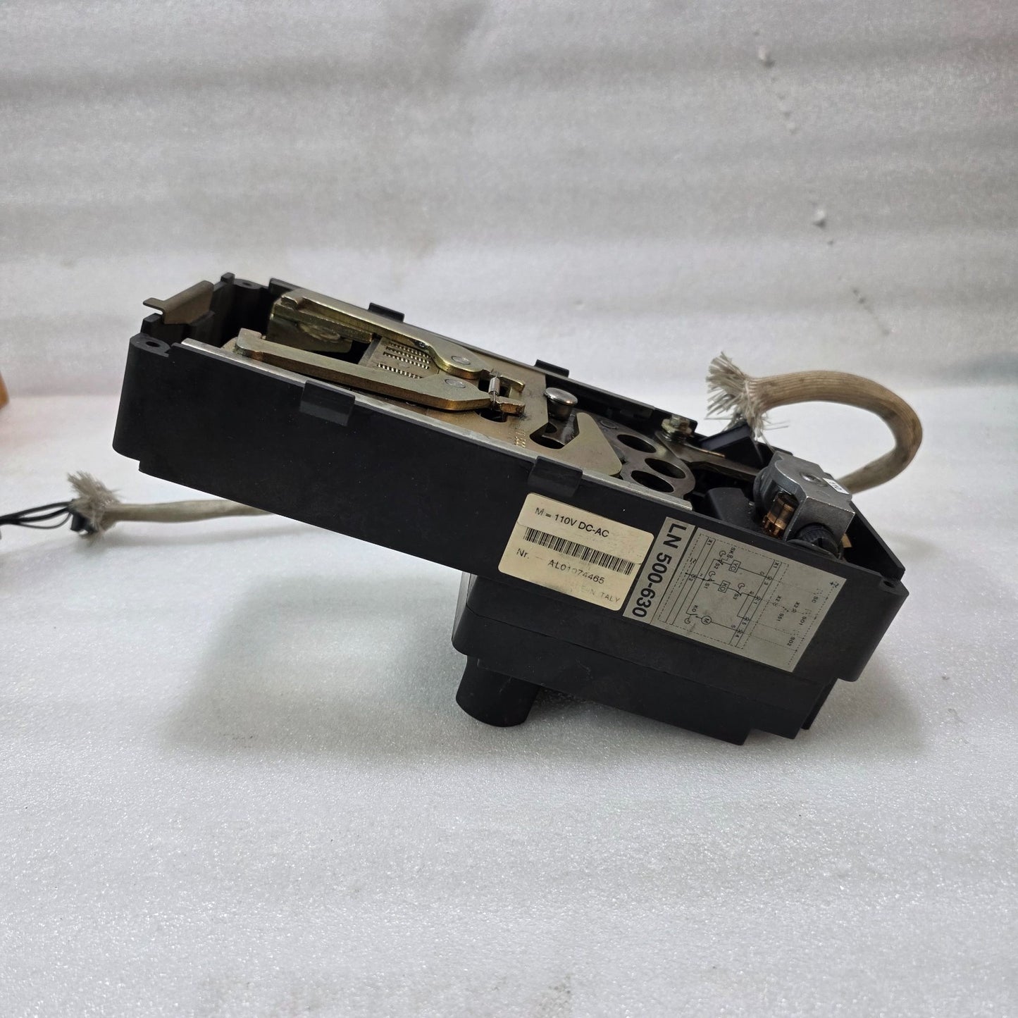 ABB SACE LN500-630 MOTORIZED CIRCUIT BREAKER | 110V DC/AC CONTROL UNIT