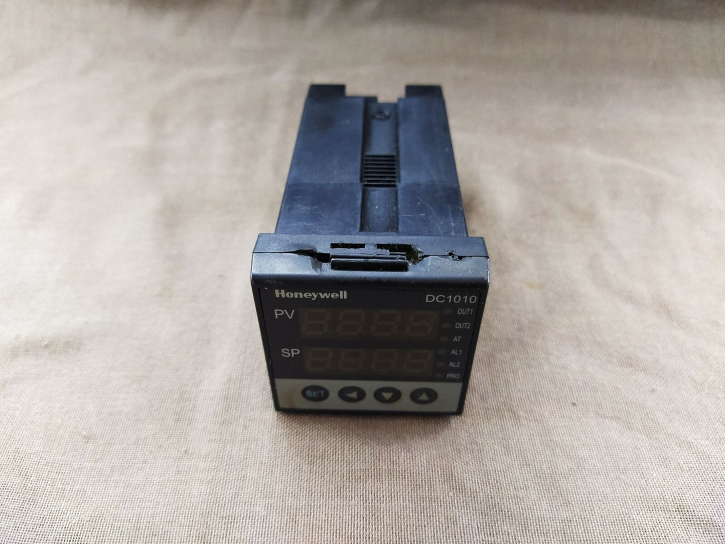 Honeywell DC1010 Temperature Controller DC1010CT-302000-E