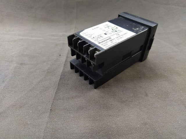 HONEYWELL DC1010 TEMPERATURE CONTROLLER DC1010CT-102000-E